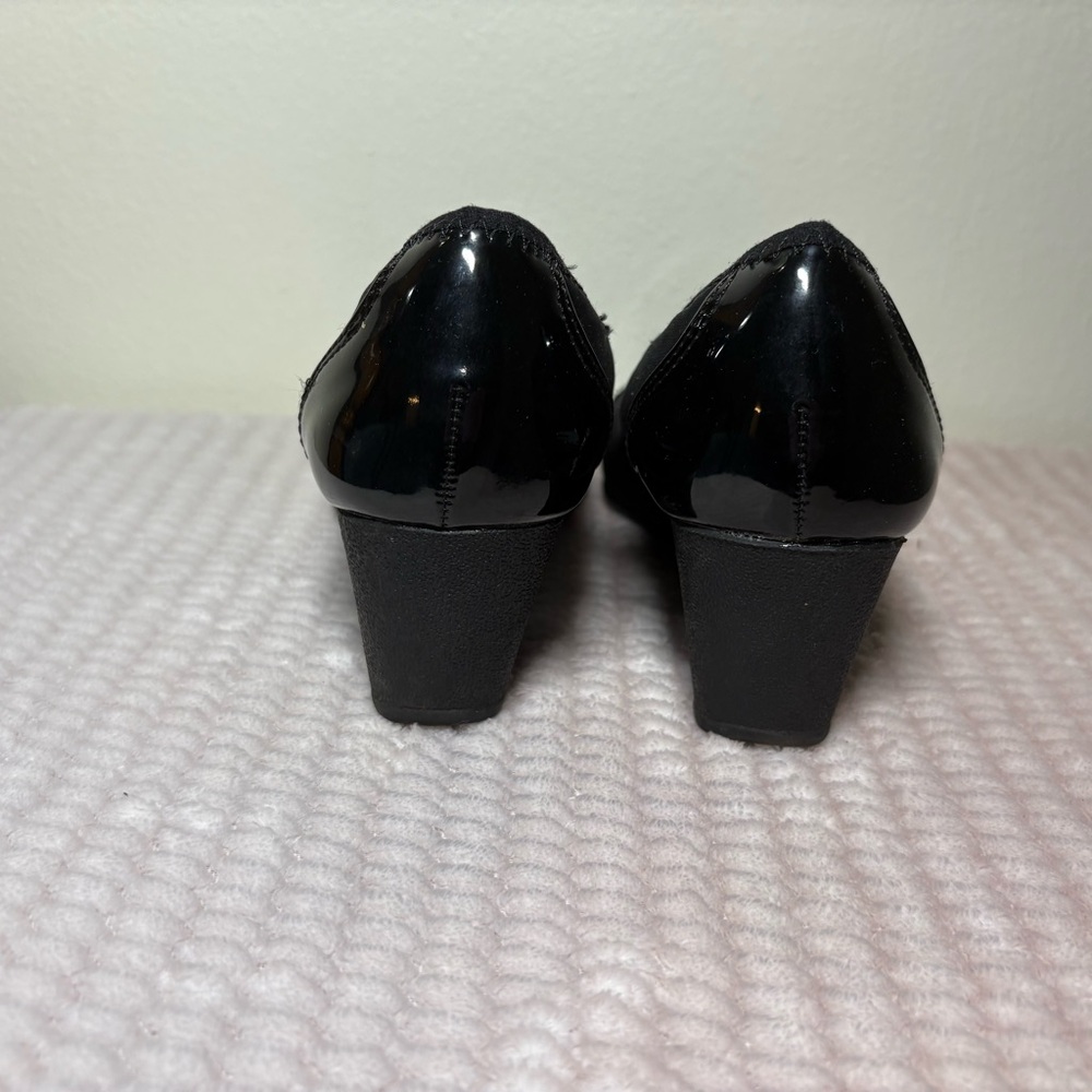 Time and Tru Black Flats with Glossy Toe - Picture 2 of 3